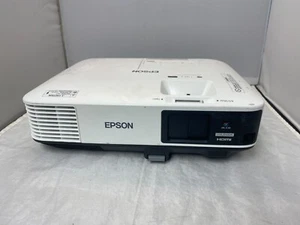 Epson PowerLite 2265U Wireless Full HD WUXGA 3LCD Projector 5500 Lumens FOR PART - Picture 1 of 7