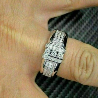 Anillo para hombre de diamantes simulados de corte redondo de 1,50 quilates para regalo enchapado en oro de plata 925 Foto 1 de 4