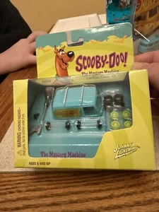Vintage 2002 Johnny Lightning Scooby-Doo The Mystery Machine Die-Cast Model Kit - Picture 1 of 4