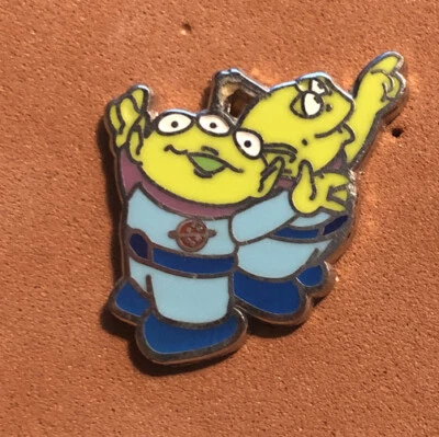 DISNEY WDW 2009 LITTLE GREEN MEN FROM TOY STORY FROM BUZZ LIGHTYEAR SET PIN - Image 1 of 2