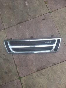 Ricambi o riparazione griglia anteriore Saab 900 Classic 1991 - Foto 1 di 14