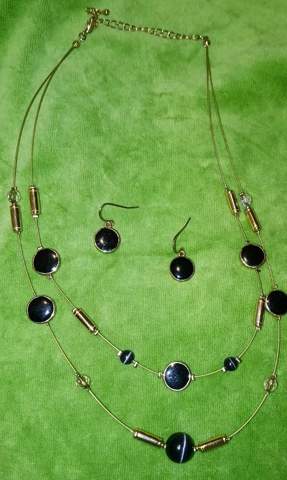 Multi-strand AVON Black Faux Onyx Cabs Gold Plated Cobra Chain Necklace/Earrings - Image 1 of 4