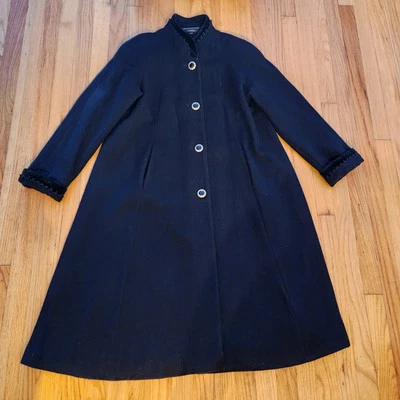 Vintage DonnyBrook Women’s Black Color Sz. 4 Petite Velvet Trim (Pit to Pit 20") - Image 1 of 4