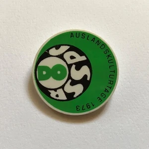 AUSLANDSKULTURTAGE 1973 INTERNATIONAL CULTURAL Days Vintage Pinback Button. - Picture 1 of 3