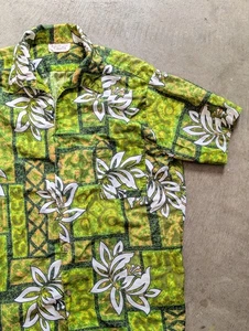 Vintage 60s GO BAREFOOT IN PARADISE Hawaiian Green Shirt Floral Aloha USA Large - Picture 1 of 7