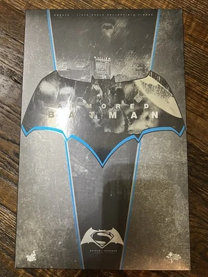 Hot Toys MMS349 Armored Batman 1/6 Figure Batman v Superman BVS Dawn Of Justice - Image 1 of 4
