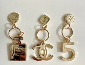 Chanel Gold Charm Holiday Christmas Limited Edition 2023 Neuheit 3 Set Geschenk Neu in OVP - Bild 1 von 4