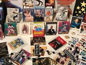 Junk Drawer Lot Collectibles, Archie Manning Card, Rare Necklace, MORE #A52025 - Foto 1 di 18