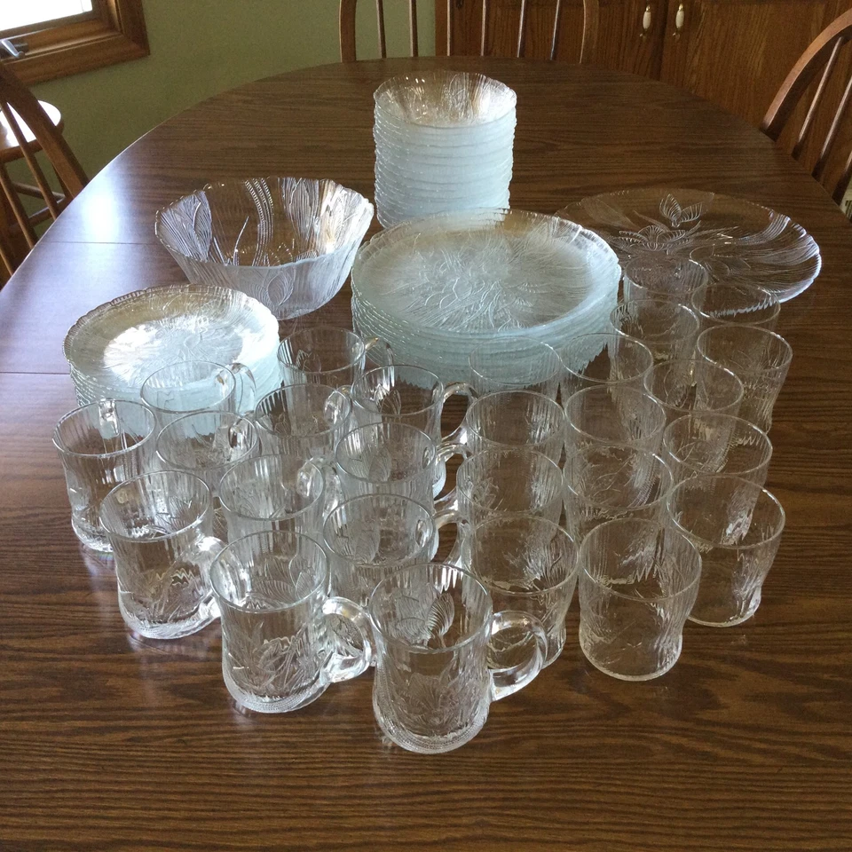 Arcoroc Canterbury Crocus Clear Glass Pieces - You Pick - Very Good Condition - Image 1 of 1