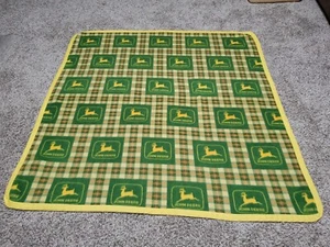 John Deere Fleece Überwurf Decke 43 1/2" x 42 1/2" Hirsch Logo  - Bild 1 von 4