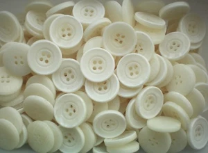 23mm 36L Light Cream Brush Stroke 4 Hole Buttons Sewing Button Craft (K222) - Picture 1 of 1