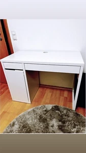 Holztisch mit Metallbeinen - Bild 1 von 5