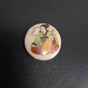 Keramik Satsuma Kimono mit Knöpfen bekleidet Frau - Bild 1 von 3