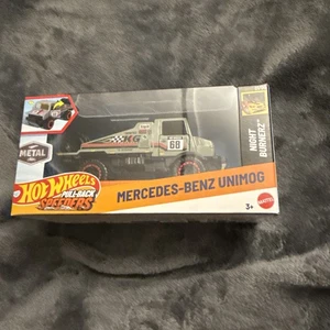 *SEALED* Hot Wheels Pull-Back Speeders Mercedes-Benz Unimog 1:43 NEW! - Picture 1 of 6