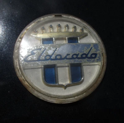 Cadillac Eldorado Sevilla Barritz 1956 asiento delantero panel lateral emblema 55 A Foto 1 de 4