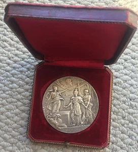 RUSSIA OPENING  ALEXANDRE III BRIDGE  IN PARIS WITH NICKOLAI II - MEDAL BOX - Picture 1 of 7