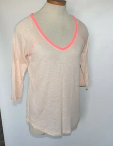 NWT Aerie Pretty Neon Trim Top Lightweight Size Medium Women 3/4 sleeve V- neck - Picture 1 of 3