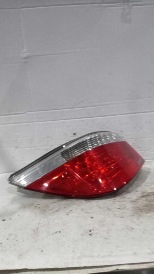 Conjunto de luz trasera izquierda usada se adapta a: BMW 545I 2005 lente roja y transparente grado izquierdo Foto 1 de 3