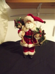 ASHLAND 11" Santa Claus Red Coat Wreath Bag Of Gifts Squirrel On Shoulders RET30 - Picture 1 of 7