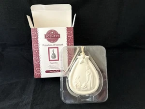 Scentsy Nativity / Holiday Porcelain Ornament Rum Rum Plum Scent in Box - Picture 1 of 6
