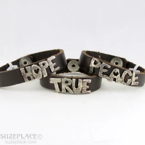 BROWN LEATHER INSPIRATIONAL BRACELET HAMMER TEXTURE PEACE HOPE TRUE NWT $54.99 - Foto 1 di 10