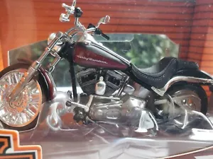 1/18 Diecast Harley Davidson 2005 Softail Deuce In Two Tone Black/red - Picture 1 of 8