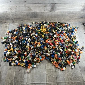 Massive Lego Minifigure Figure And Parts Lot 4lb 5.8 Ounces Star Wars Harry Po - Picture 1 of 22