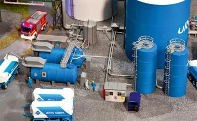 FALLER 130486 Scala HO Stazione di rifornimento ARAL con serbatoi  - Immagine 1 di 2