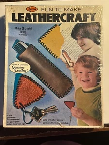 1979 ARROW HANDCRAFT FUN TO MAKE LEATHERCRAFT 3 ITEM KIT NEW SEALED VINTAGE - Picture 1 of 2