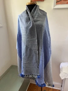 Vince Camuto Mantón Acrílico Grueso Bufanda Borla Tejido Espiga Azul Gris 79x26" - Imagen 1 de 10