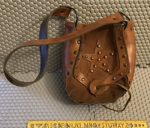 Leder Handarbeit Handtasche Tasche Crossbody Stern Nieten Schulter Hippie Chic Boho - Bild 1 von 8