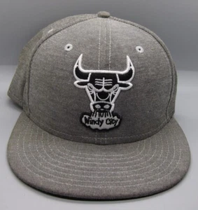 Sombrero ajustado Hardwood Classics Chicago Bulls Windy City gris 7 3/8 L100 - Imagen 1 de 4