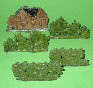 Britain's, Wend-al or Similar / Assorted Metal Farm House & Hedges - Picture 1 of 7