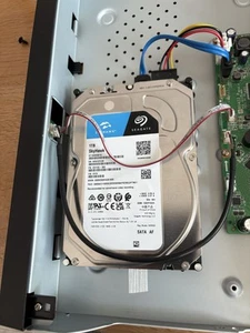 Disco duro de vigilancia CCTV Seagate 3,5" 1 TB SATA 3 SkyHawk 64 MB de caché 24/7 Reino Unido - Imagen 1 de 1