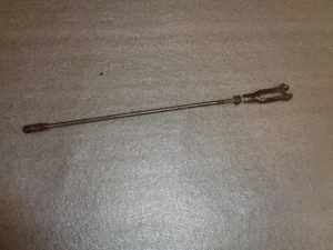 FORD TRACTOR 800 / 850. ENGINE FROM CARBURETOR TO GOVERNOR ARM ADUSTING ROD - Picture 1 of 6