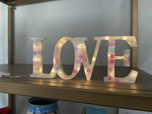 LOVE sign With LED Fairy lights Batteries Included - Picture 1 of 3
