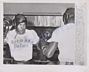 Vintage Boxing Photo Eddie Machen trains for bout with Zora Folley 1955 N6CC - Picture 1 of 2
