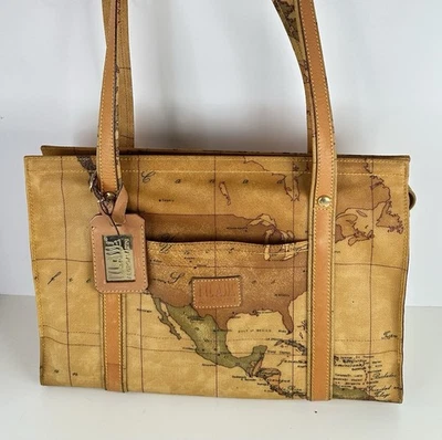 Bolsa tote Alviero Martini 1A classe estampa geográfica revestida de lona com zíper marrom - Excelente estado usado - Imagem 1 de 4