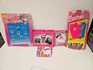 Vintage Neu On Card Barbie World of Fashion Avenue Zubehör Halstücher Schals - Bild 1 von 6