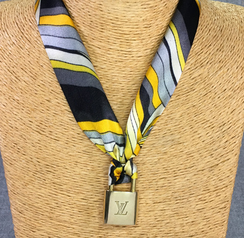 LOUIS VUITTON（LV） Louis Vuitton Vintage Lucchetto Ottone Ciondolo su Nastro di Seta Stile Hermes Collana