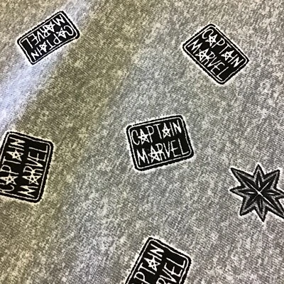 TELA gris Captain Marvel elástica de algodón de 56" de ancho por yarda de Camelot Fabrics Foto 1 de 4