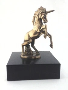 "Estatuilla de unicornio de latón sólido vintage decoración del hogar caballos míticos 7"" x 4,5" - Imagen 1 de 5
