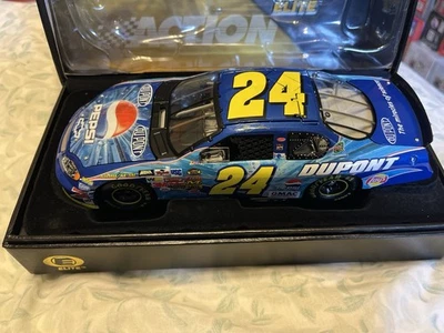 Jeff Gordon #24 Pepsi / Shards2004 Monte Carlo Elite1 de 1.008P/N 402636 Foto 1 de 2