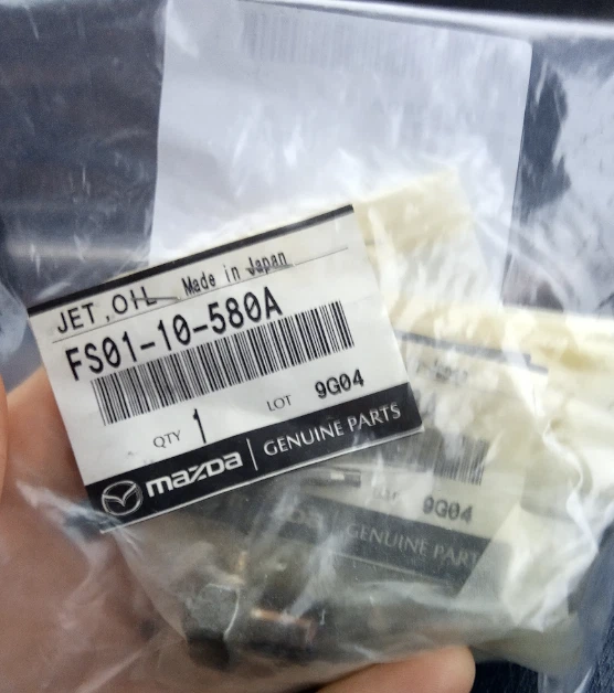 Boquilla de pulverización de aceite de chorro de motor MAZDA MX-6 FS0110580A genuina Foto 1 de 1