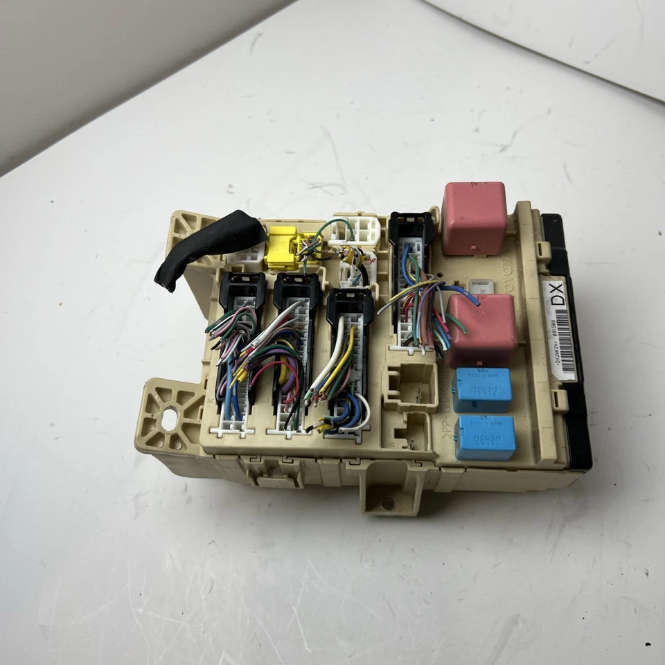 Lexus RX400H 2009 cabina interior relé de fusibles caja de conexiones OEM Foto 1 de 4