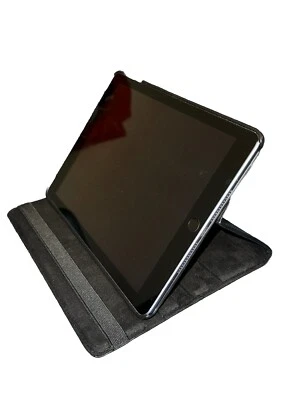 Apple iPad 5th Gen. 32GB, Wi-Fi + Cellular (Unlocked), 9.7in - Silver - Image 1 of 4