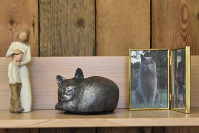 Cat Urn pet memorial casket store your cats ashes safely in the home - garden  - Image 1 of 4