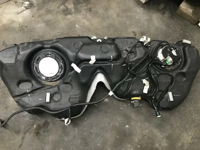 Tanque de combustível 2017 Chevrolet Camaro SS OEM  - Imagem 1 de 1