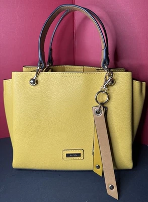 Bolso de Mano ALDO Viremma Amarillo con Llavero Foto 1 de 4