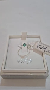 ANELLO KIOTO Solitario Con SMERALDO Ovale E DIAMANTI In Oro Bianco 9 Karati 375% - Foto 1 di 10